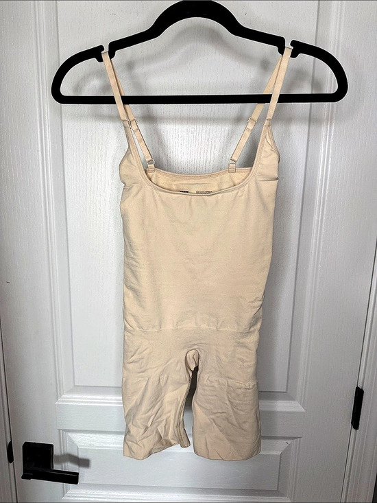 SKIMS Other - SKIMS Seamless Sculpt Mid Thigh Bodysuit Cotton Beige